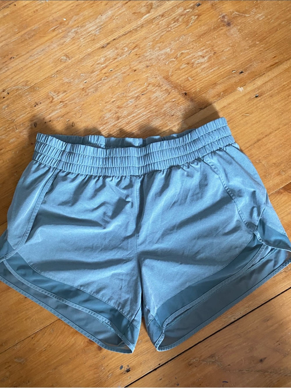 Athleta Light Green Mesh Racer Run Short 4” size S great condition!